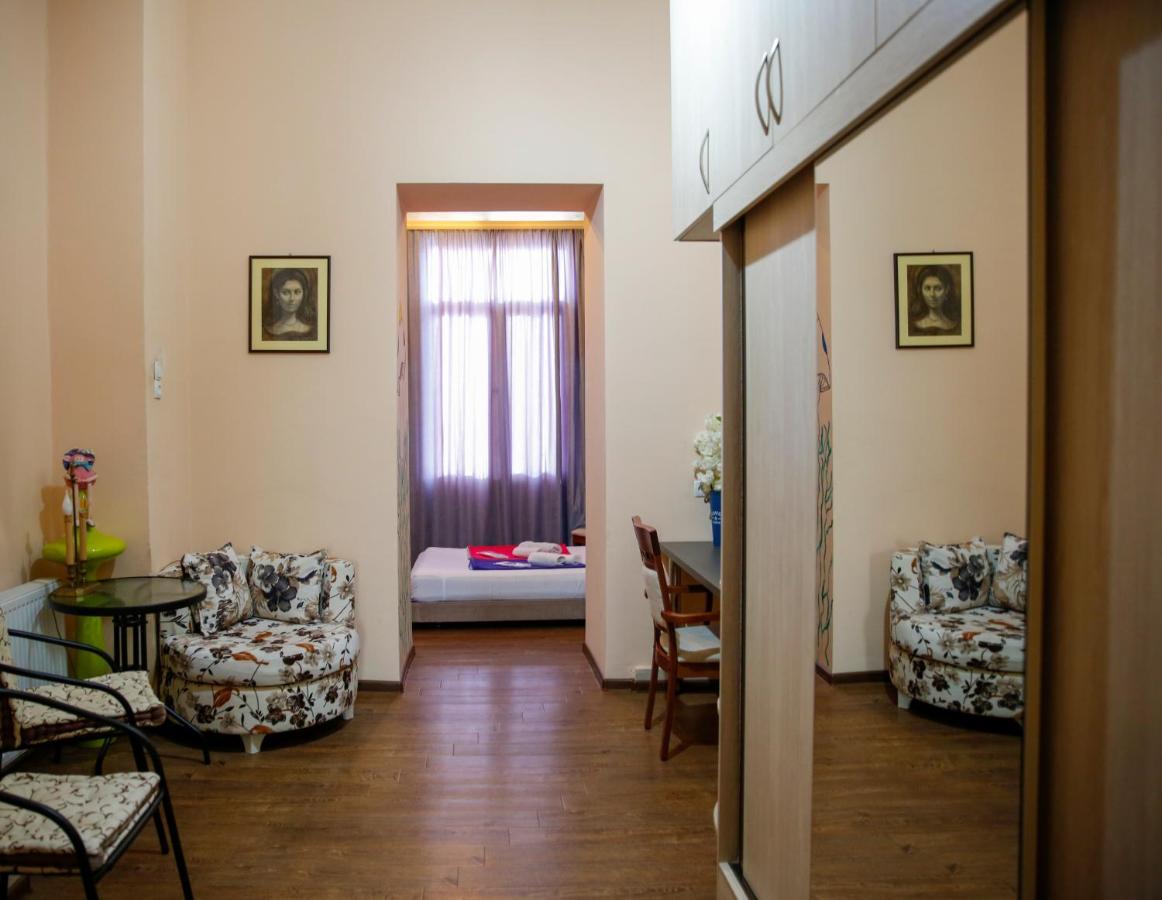 Apartment On Chubinashvili 30 트빌리시 외부 사진